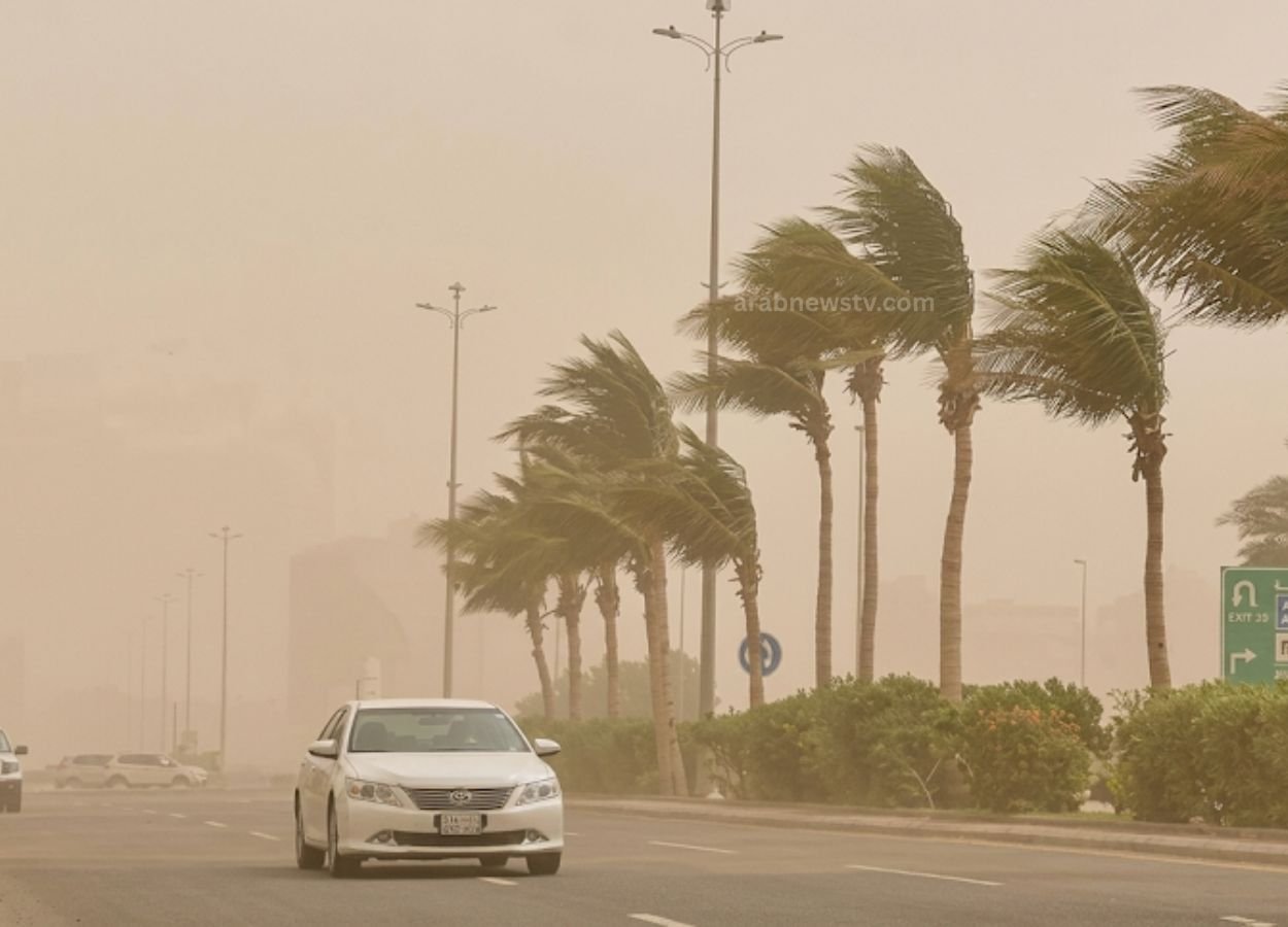 Saudi Meteorology Center Issues Weather Warning as Dust and Strong Winds Hit Riyadh Region